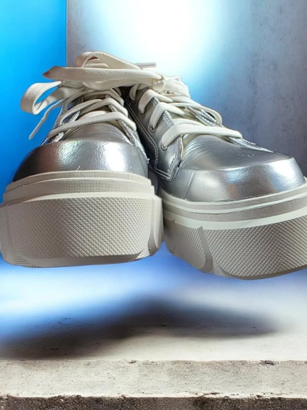EUC SOREL Like NEW ( 9 ) CARIBOU X Women's Waterproof Metallic Leather Platforms
